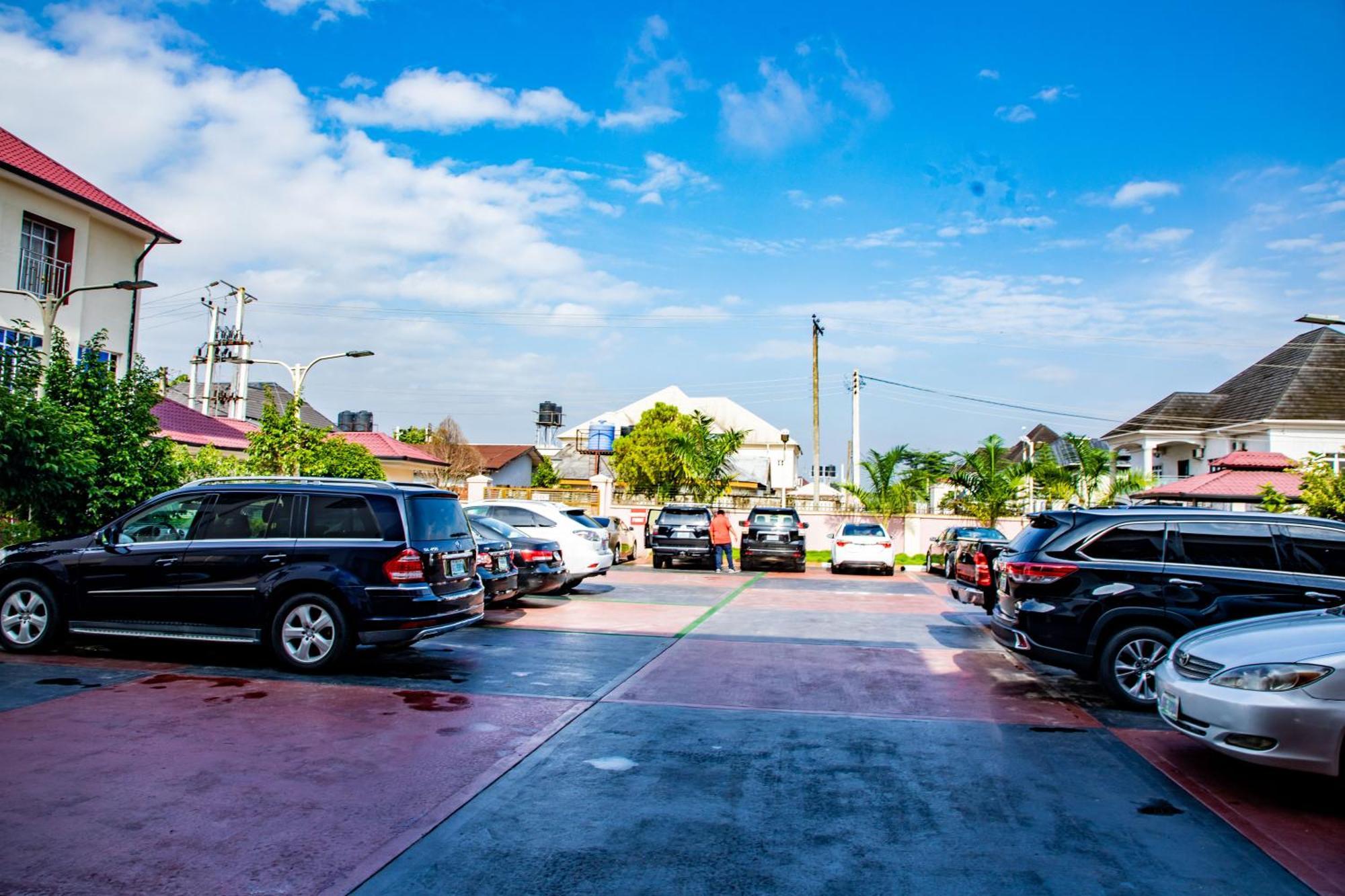 Villa Hilton Hotels Uyo Luaran gambar