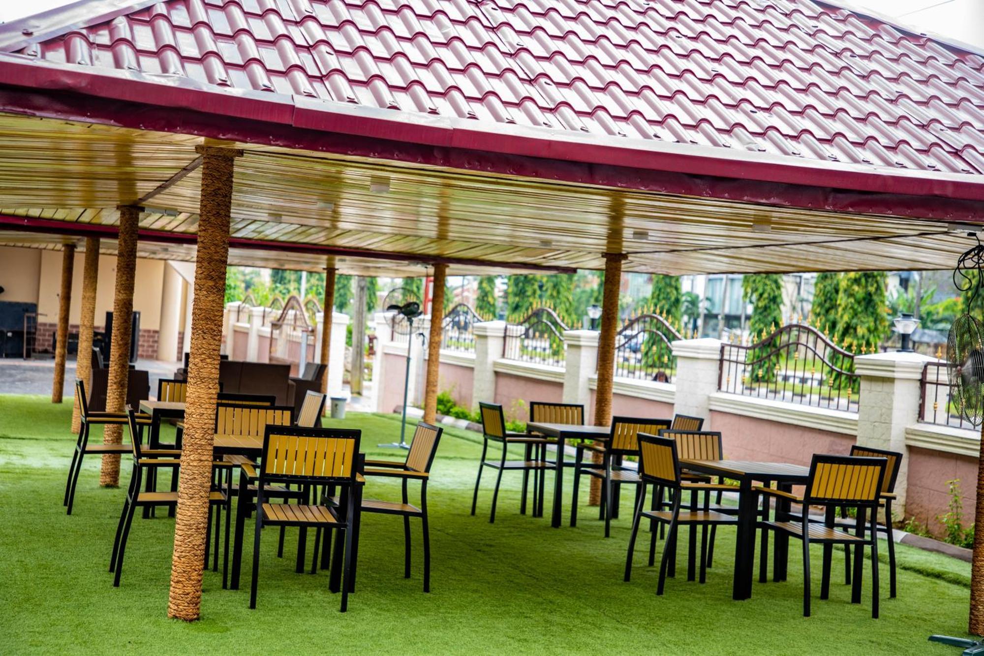 Villa Hilton Hotels Uyo Luaran gambar