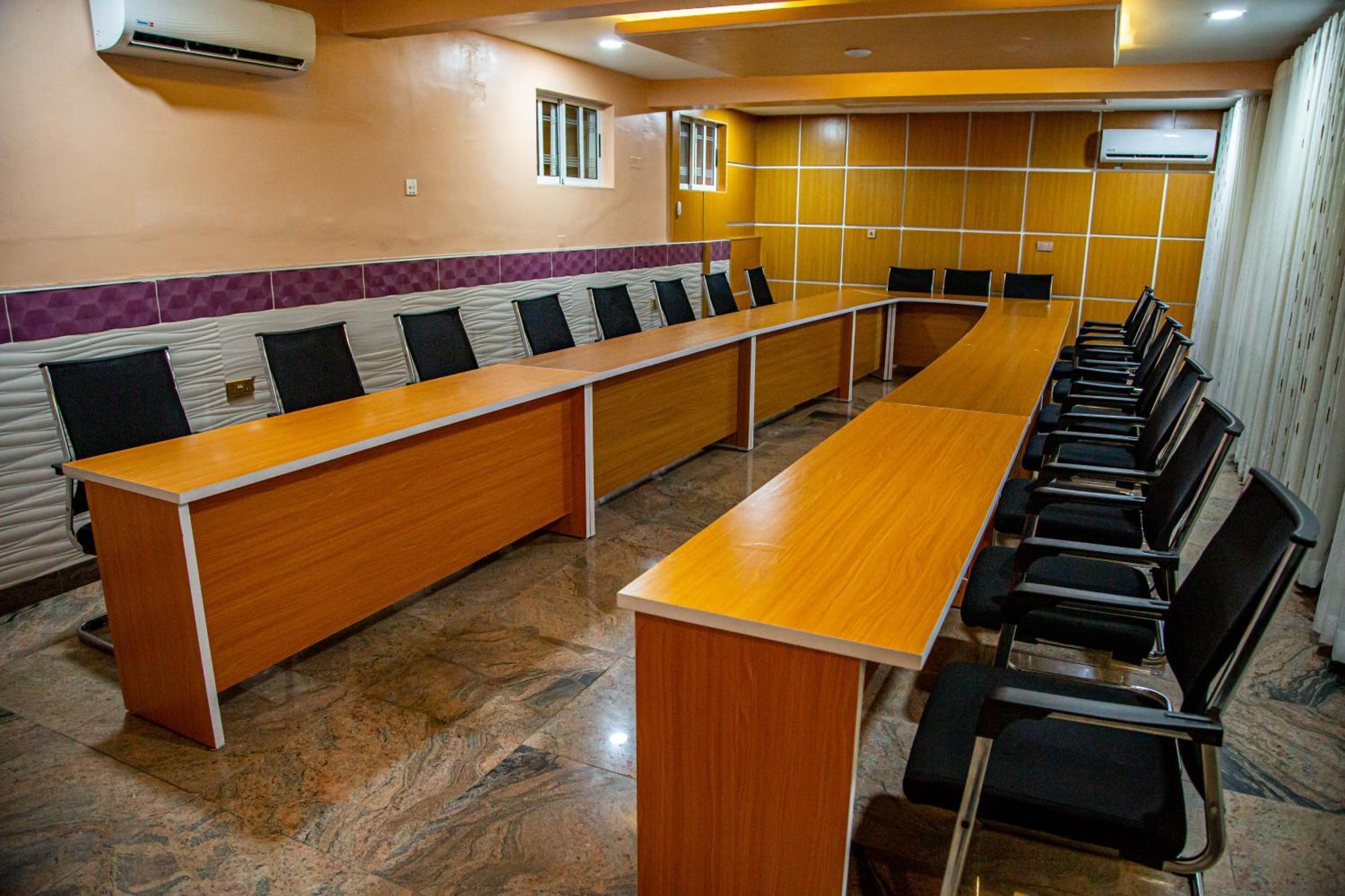 Villa Hilton Hotels Uyo Luaran gambar