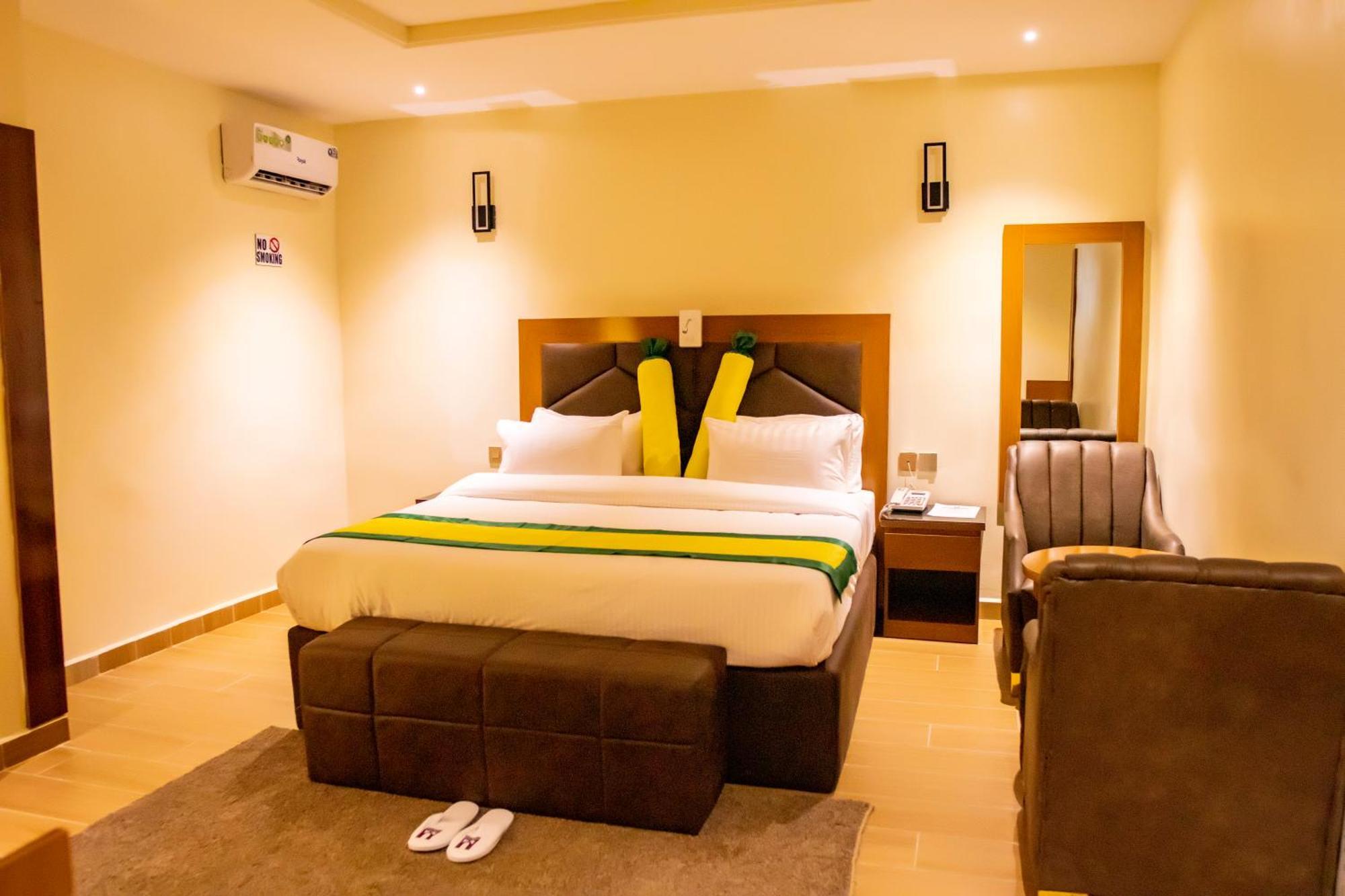 Villa Hilton Hotels Uyo Luaran gambar