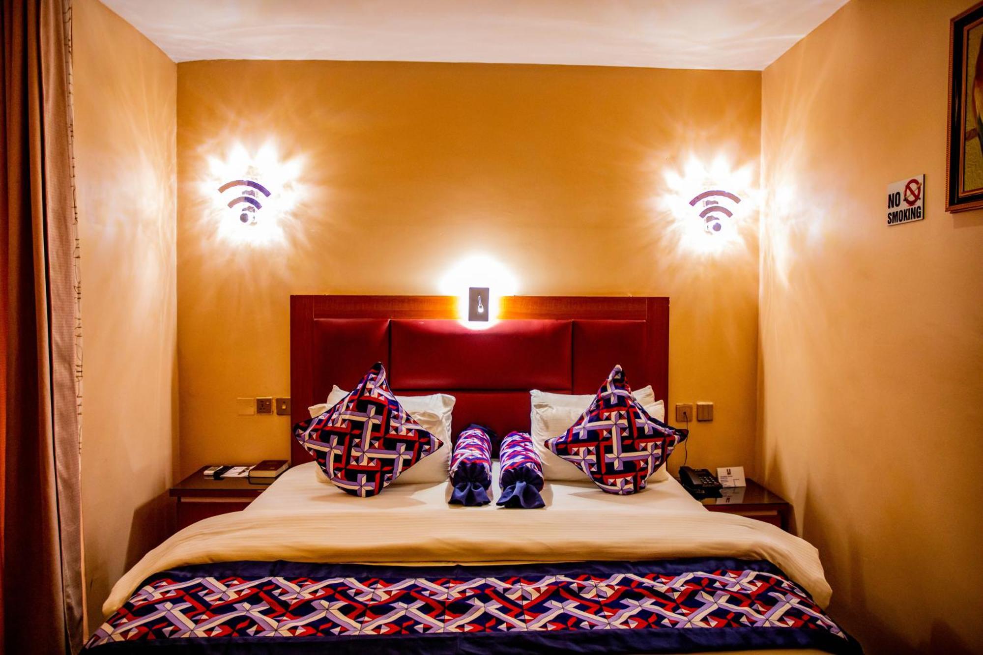 Villa Hilton Hotels Uyo Luaran gambar