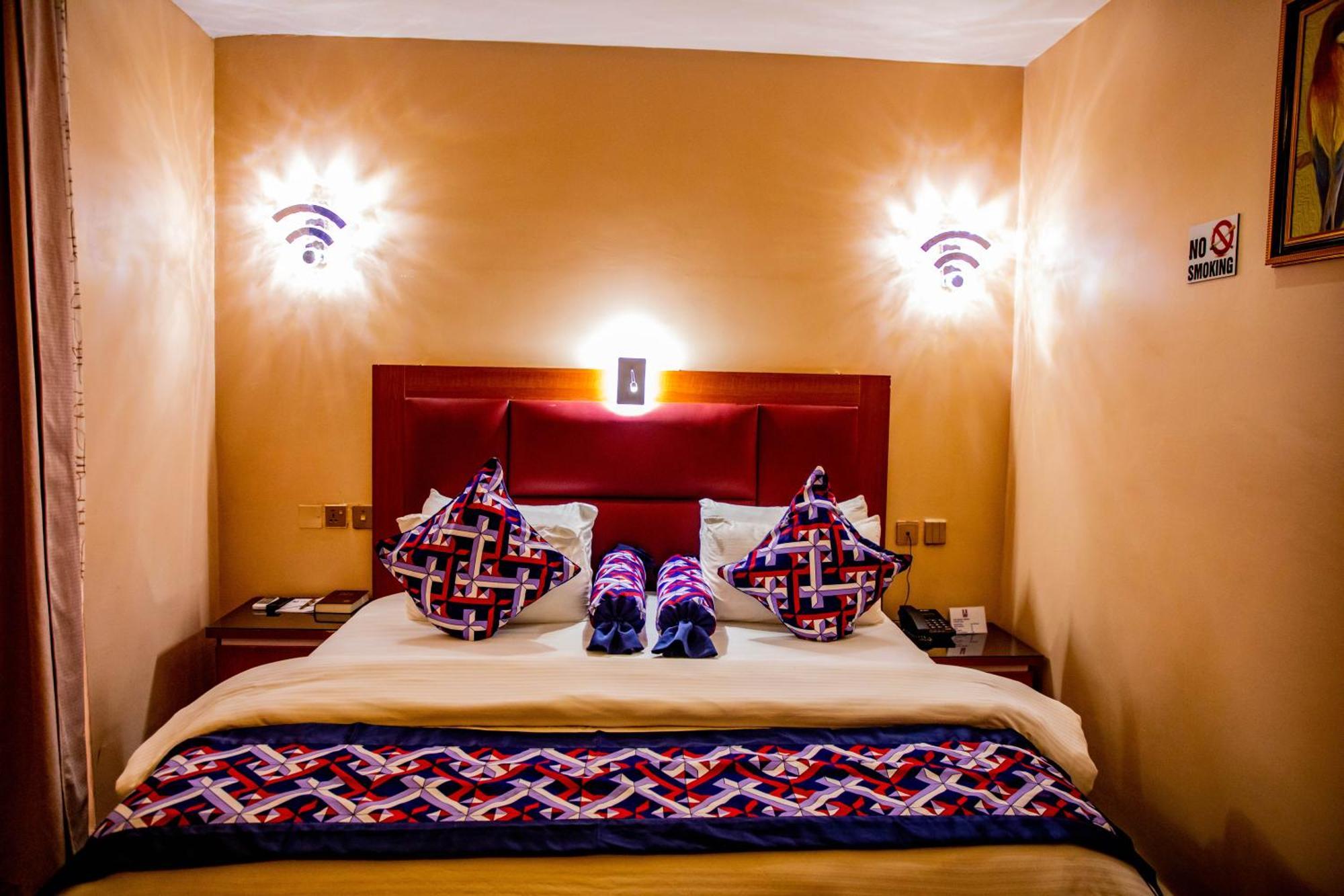 Villa Hilton Hotels Uyo Luaran gambar