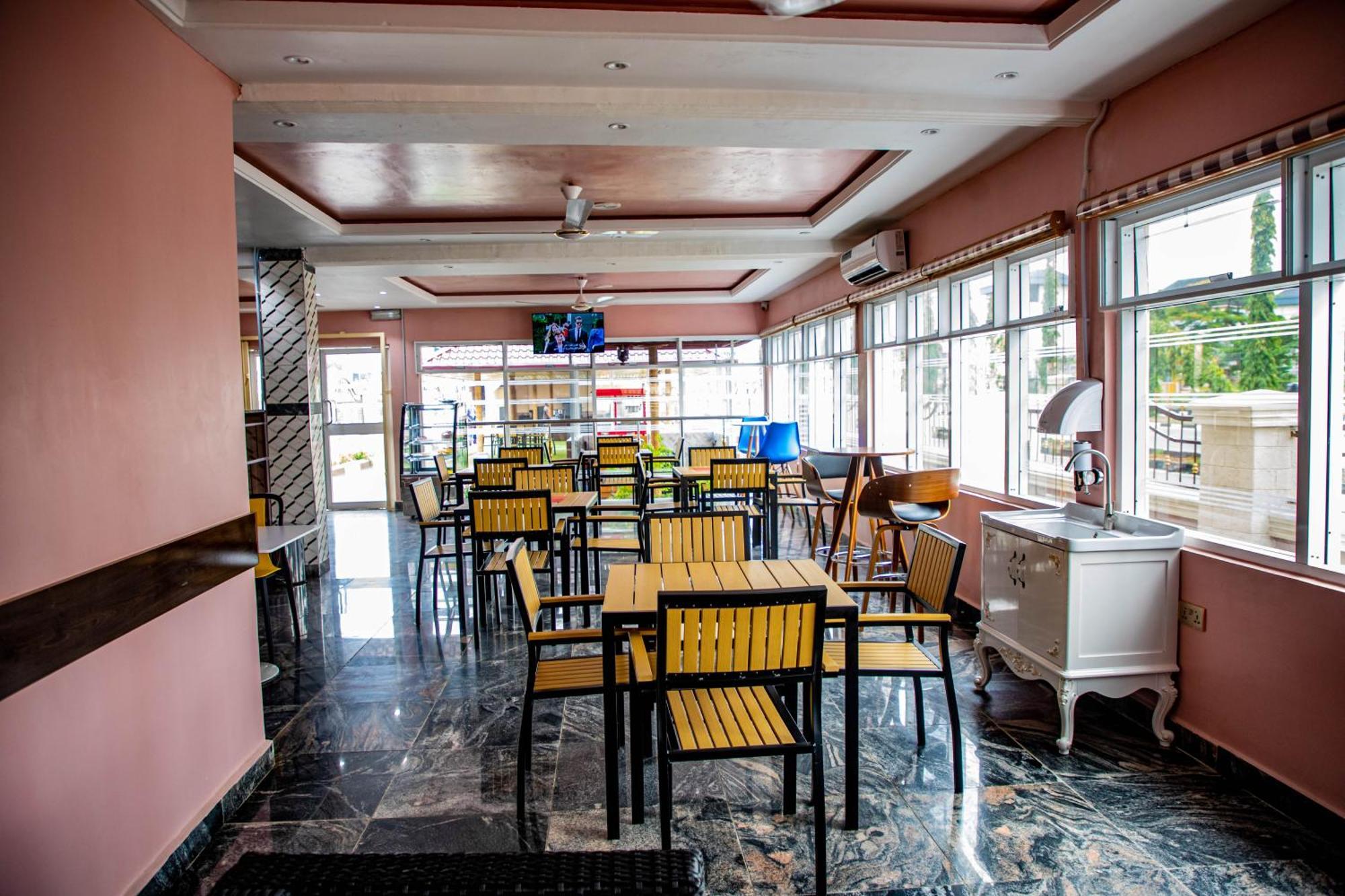 Villa Hilton Hotels Uyo Luaran gambar