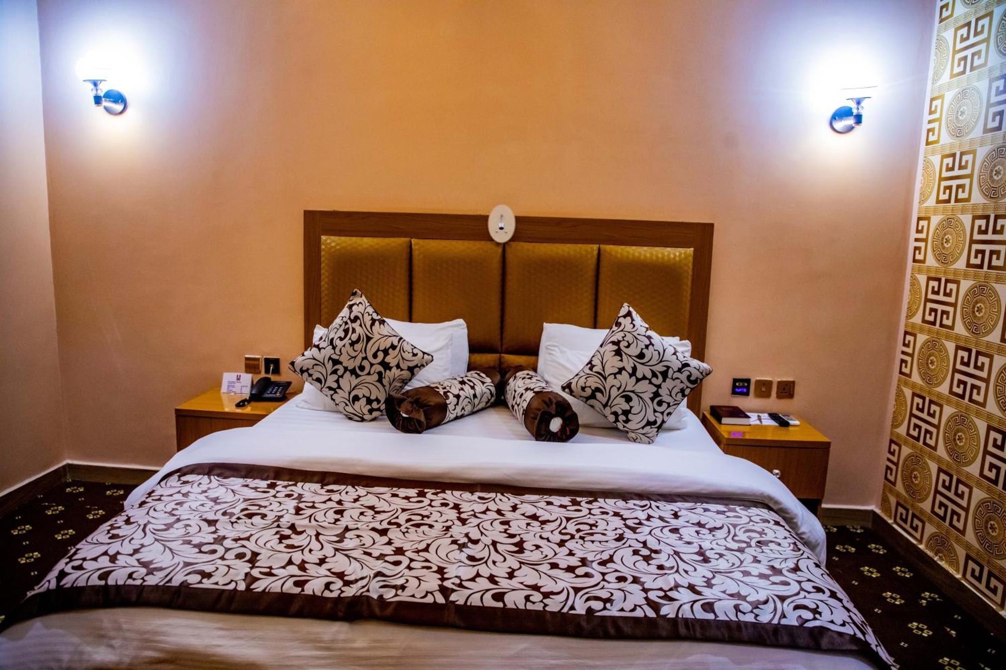 Villa Hilton Hotels Uyo Luaran gambar