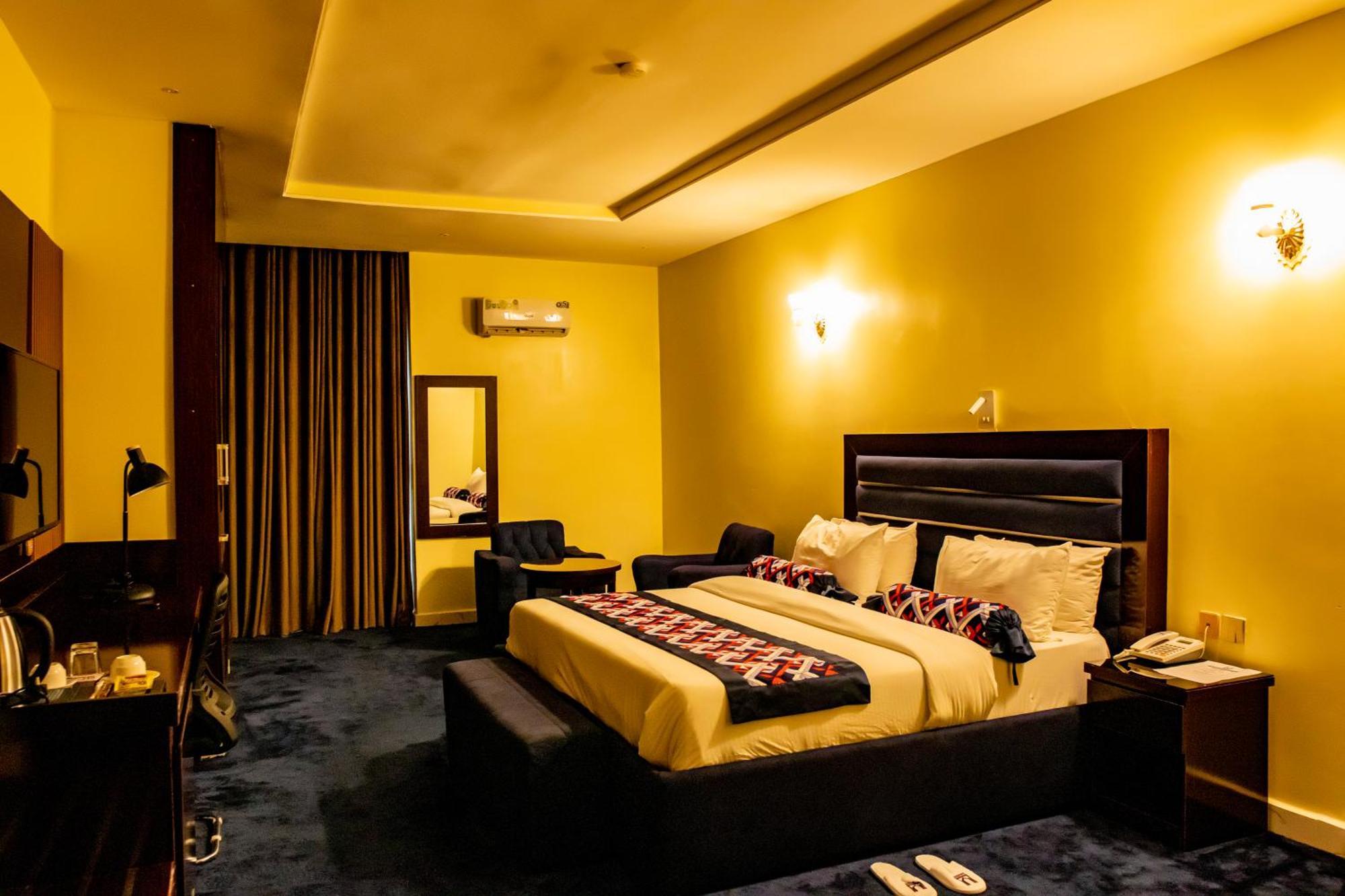 Villa Hilton Hotels Uyo Luaran gambar