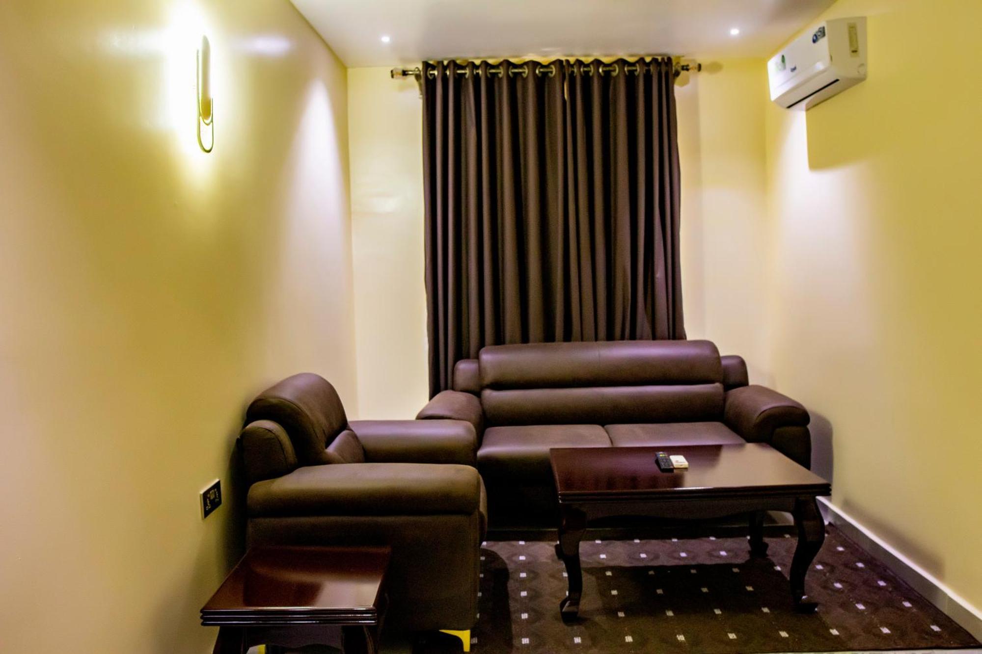 Villa Hilton Hotels Uyo Luaran gambar