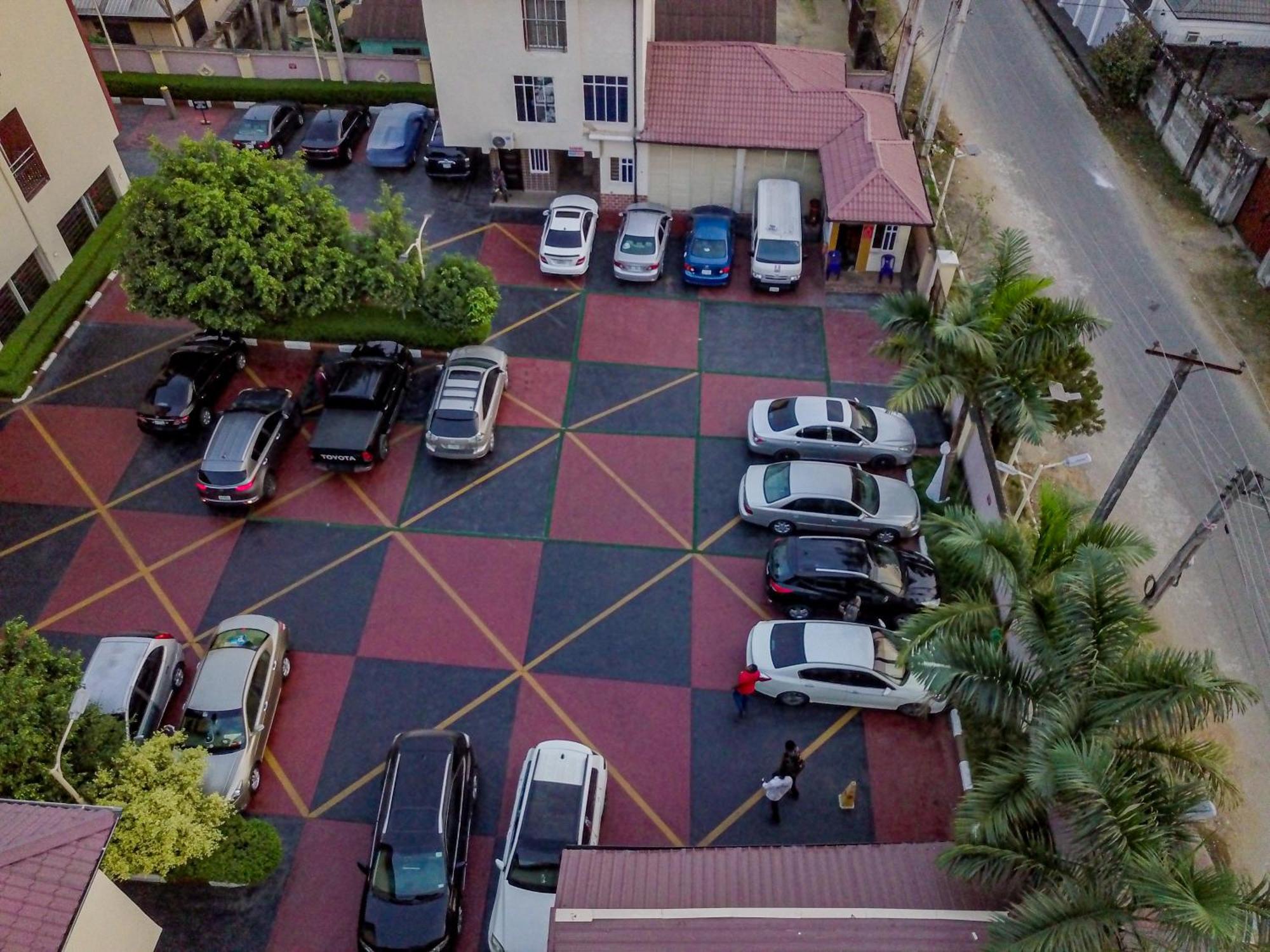 Villa Hilton Hotels Uyo Luaran gambar